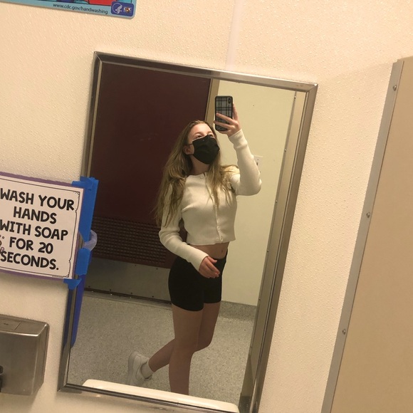 Meet your Posher, Hannah - Picture 1 of 1